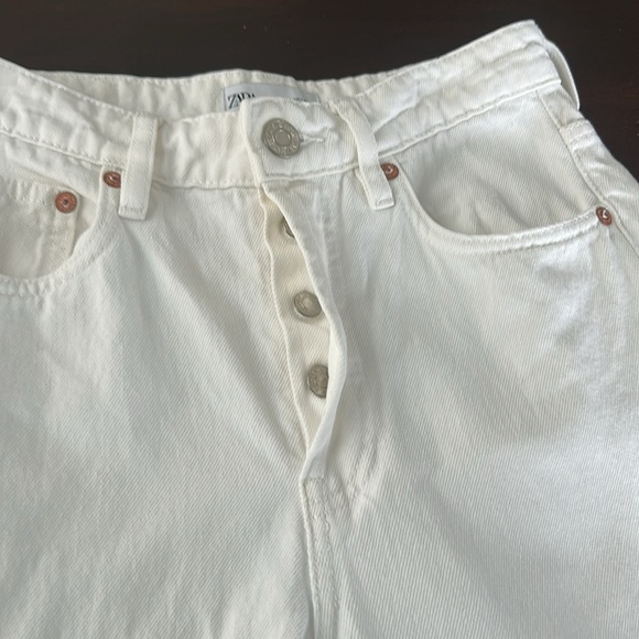 Zara Button Fly High Rise Raw Distressed Hem Straight Leg White Jeans Size 4 - Picture 3 of 13